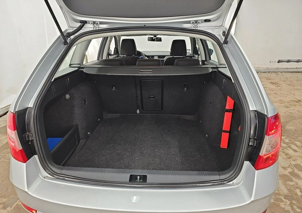 Skoda Octavia cena 63500 przebieg: 102129, rok produkcji 2019 z Milanówek małe 352
